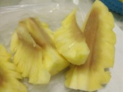 超市里买漂亮菠萝 切开发现是坏的