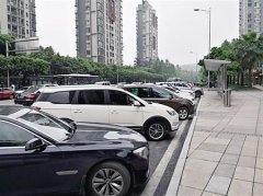 乱停放导致交通拥堵 周边居民叫苦不迭