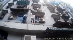 7岁男孩“越狱”命悬一线 民警徒手爬墙上演“生死救援”