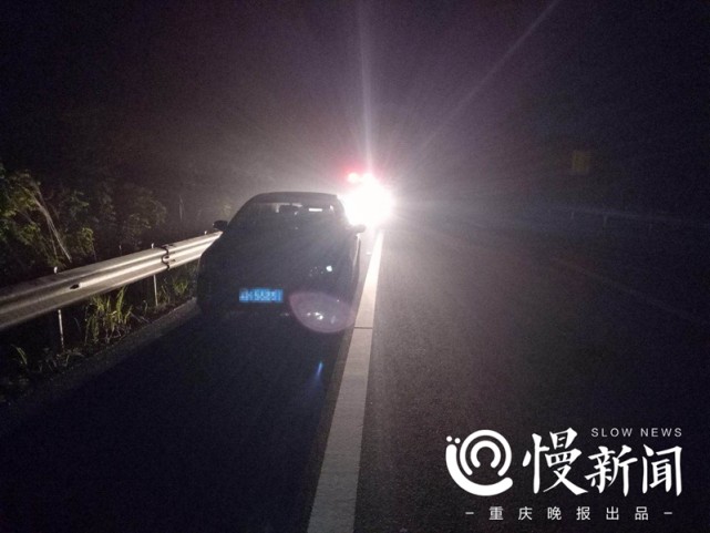 这车人太佛系！高速抛锚不报警 睡一觉想等车自愈