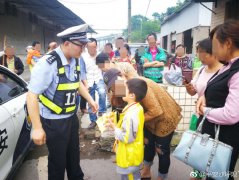 6岁男孩公交车上睡觉坐过站