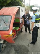 危险！快递小伙竟在主干道逆行