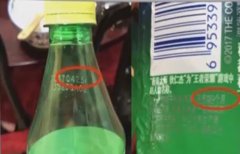 餐馆就餐喝到过期饮料  店方却认为顾客来蹭吃