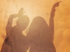 多年未联系的同学邀我做伴娘  去不去？