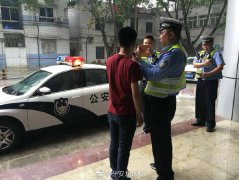 司机酒后“挪车”  自称不算酒驾