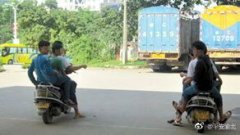 熊孩子偷骑摩托车千翻儿一整天  回家路上没了油