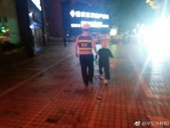 饭后出门散步 九旬婆婆深夜迷路街头