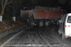 雨天路滑 老司机都刹不住了