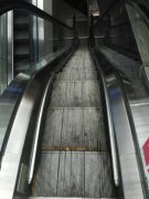 重庆现“最苗条”电梯   路人：考验身材