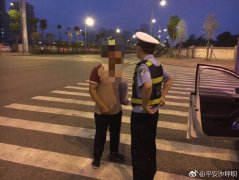 六旬老人下班后迷路街头