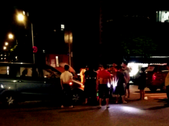 险！外卖小哥驾摩托与面包车相撞