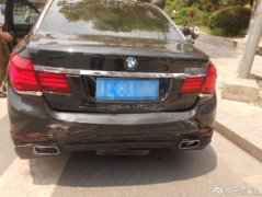 耿直宝马哥被追尾 自掏腰包