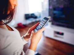 女子偷看男友聊天记录  男友一气之下要分手