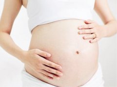 女子两次怀女孩    男友不拿钱养家糊口