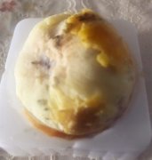网购的蛋黄酥  拆开后发现竟然发霉了