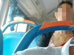 女子怒骂司机急刹  乘客劝阻被怼多管闲事