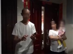 搬钢管“惹出祸”  大爷莫名被“骂”