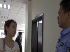 租客拖欠两月房租  要求房东从押金里扣