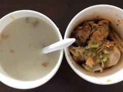 自己点的外卖竟然被别人吃了 原来是小哥送错了