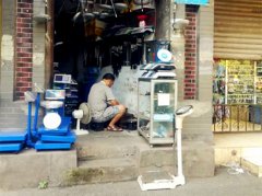 路边体重秤非共享  一脚上去被告知要收费