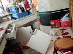 火锅店半夜被盗 窗户被砸现金不翼而飞