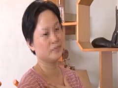 因为一根凳子  小女孩意外受伤