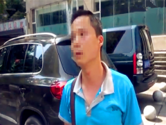 快递小哥上门派件 烈日下被客户扇耳光谩骂