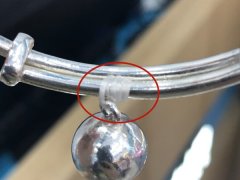市民买的银手镯坏了   店家竟然这样维修