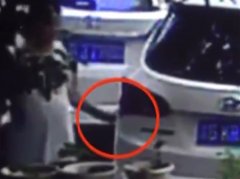 男子爱车被划  没想到肇事者竟是他