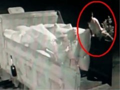 男子深夜盗粮食  却被村民逮个正着