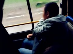 男子乘坐公交拒绝开车窗：把我冷感冒了怎么办