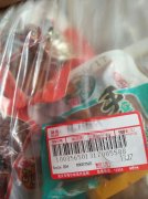 超市买的袋装豆腐干 撕开发现竟有塑料圈