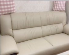 6500元买的皮沙发却像“冷板凳”  商家表示没问题