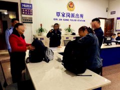 同款背包惹乌龙 女子到家才发现不是自己的