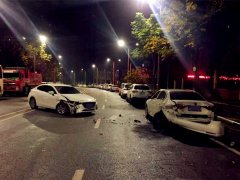 开车打盹儿打偏方向盘撞车 两车共损失约1.5万元