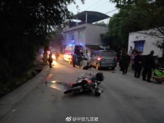 老爷子骑车刷短视频 结果“刷”翻了