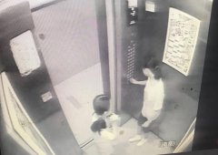 两名女孩以没带钥匙借厕所为由 进入家中偷盗