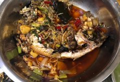 外卖点了一条烤鱼 却发现只有一半鱼身